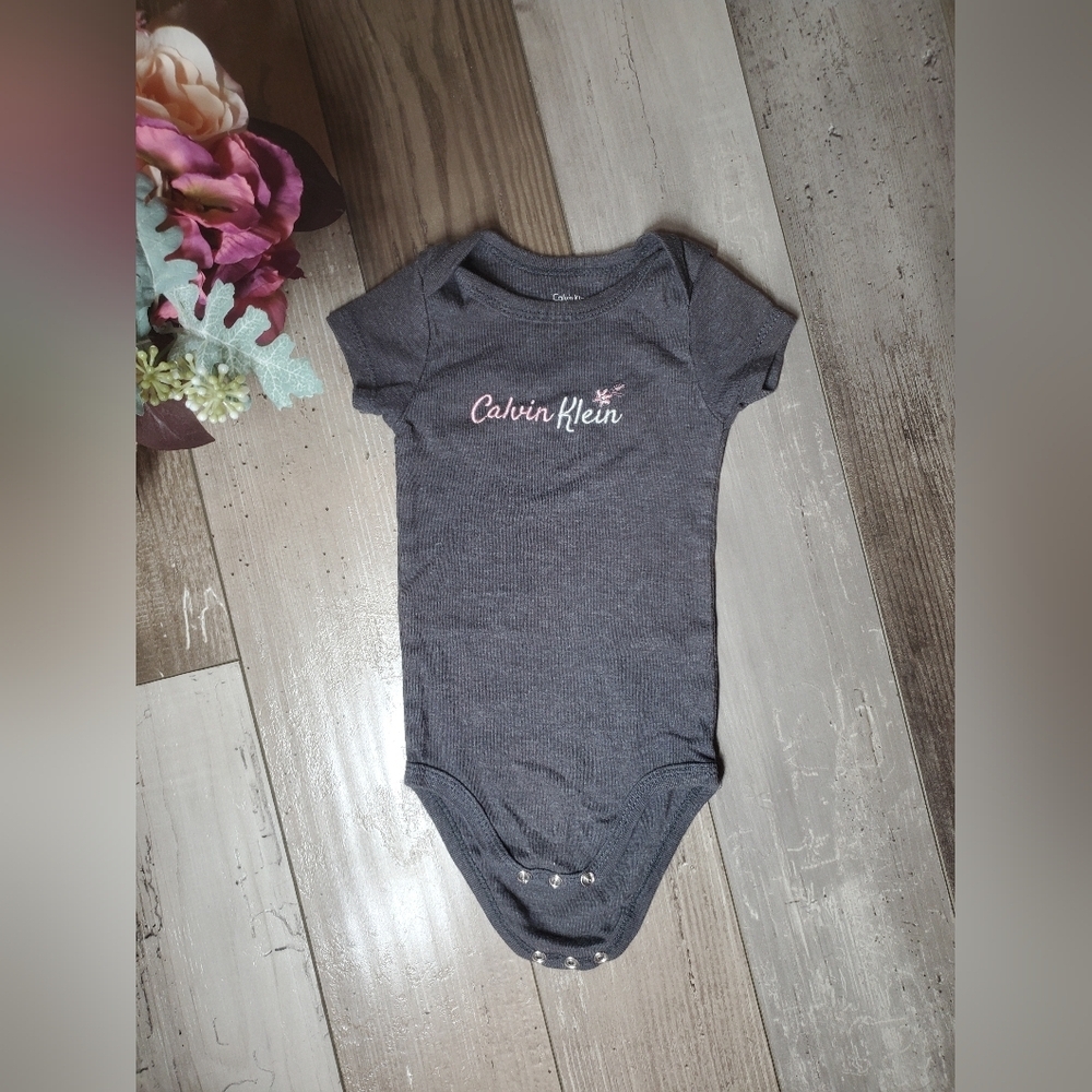 Calvin Klein Gray Pink & White Embroidered Baby Girl Onesie Bodysuit Size 6-9m,